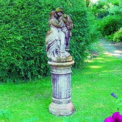 Statues - Romeo and Juliet On Large Doric Column