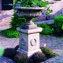 Troughs, Tazzas, Urns and Vases - Edwardian Tazza On Laurel Plinth