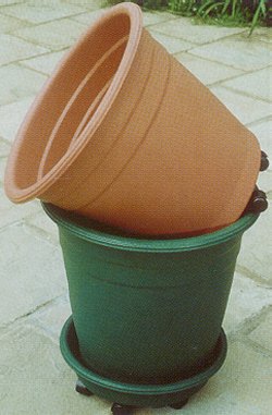 Megapots - Pots and Saucers with Castors