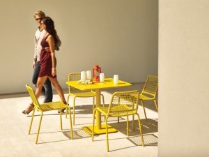 Gloster Nomad outdoor Dining Furniture (1)