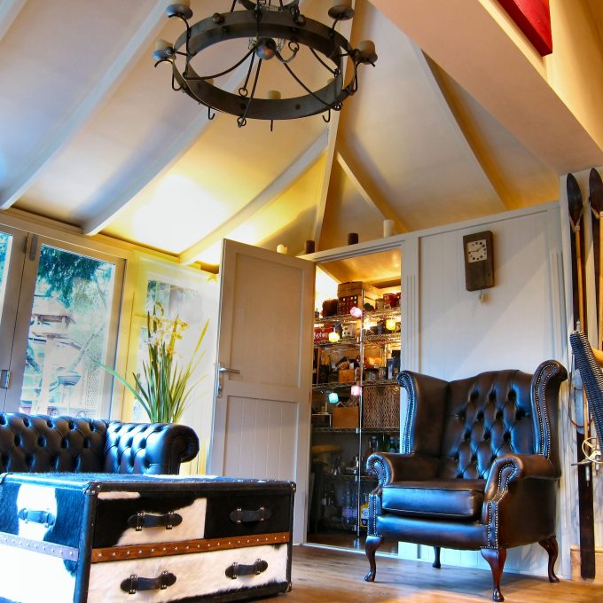 JL's Garden Room With Pantry Partition