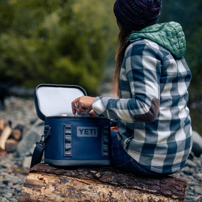YETI Hopper Flip 8 NAVY Soft Cooler Birstall